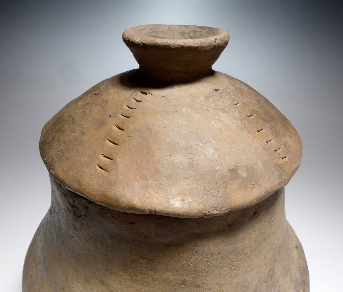 MOST UNIQUE OF THE COLLECTION - BRONZE AGE PRESTIGE CLASS CERAMIC URN WITH LID FROM THE URNFIELD LUSATIAN CULTURE *URN46